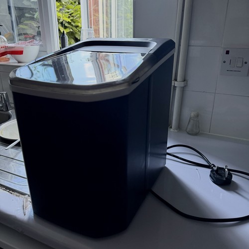 Ice maker - ice, cube